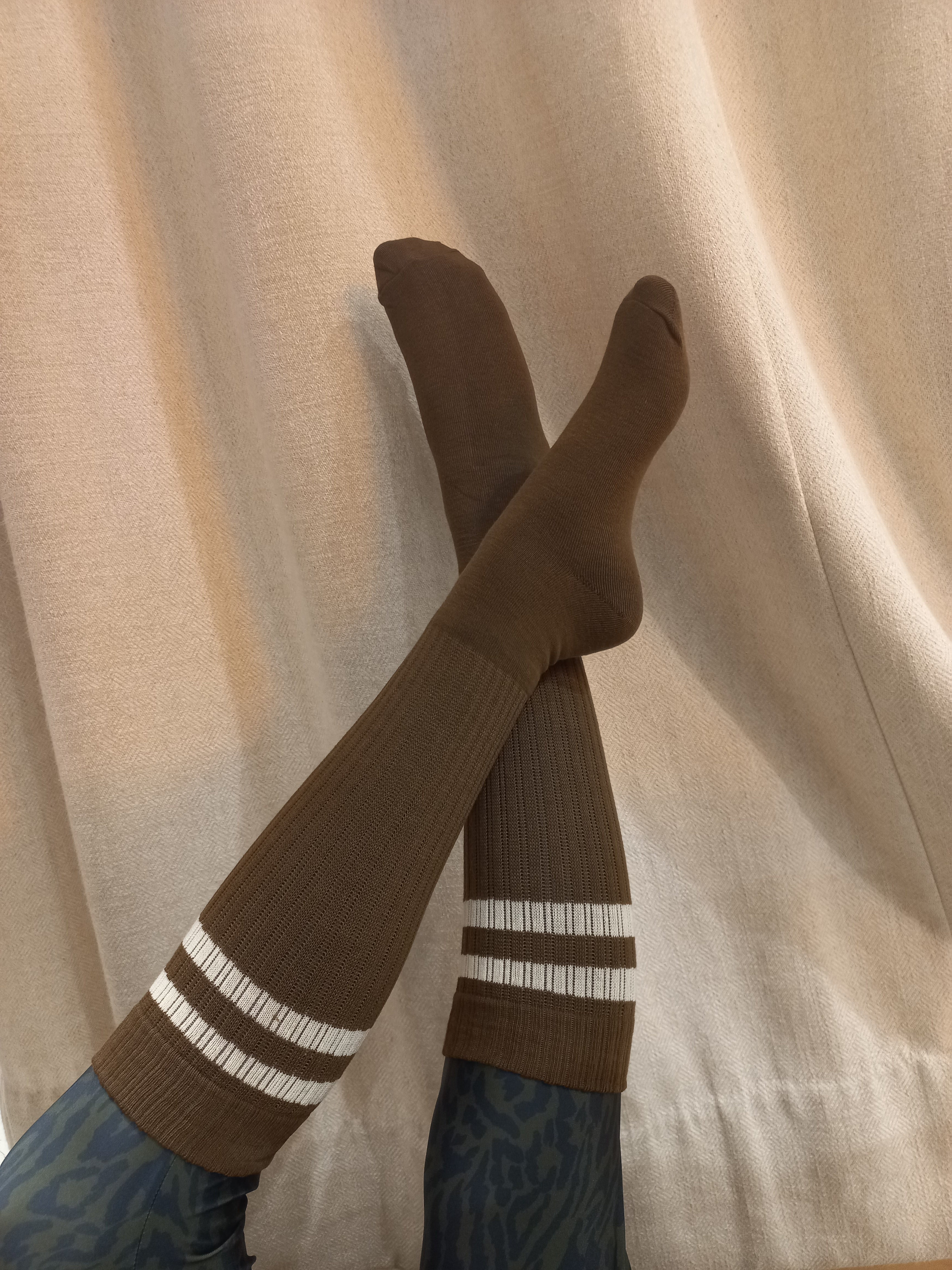 CHAUSSETTES mi-genou marron rayé blanche