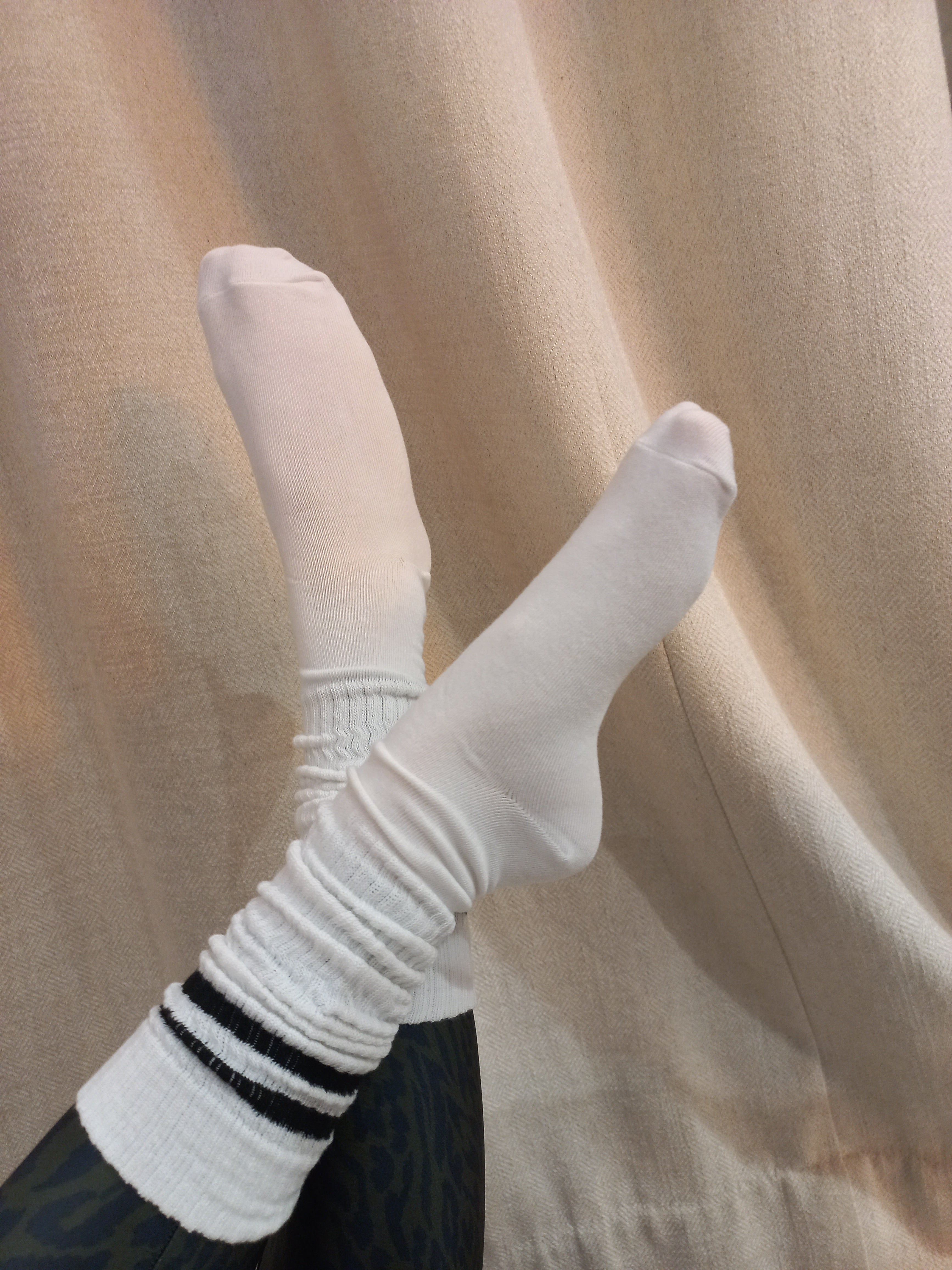 CHAUSSETTES mi-genou blanches rayé noir