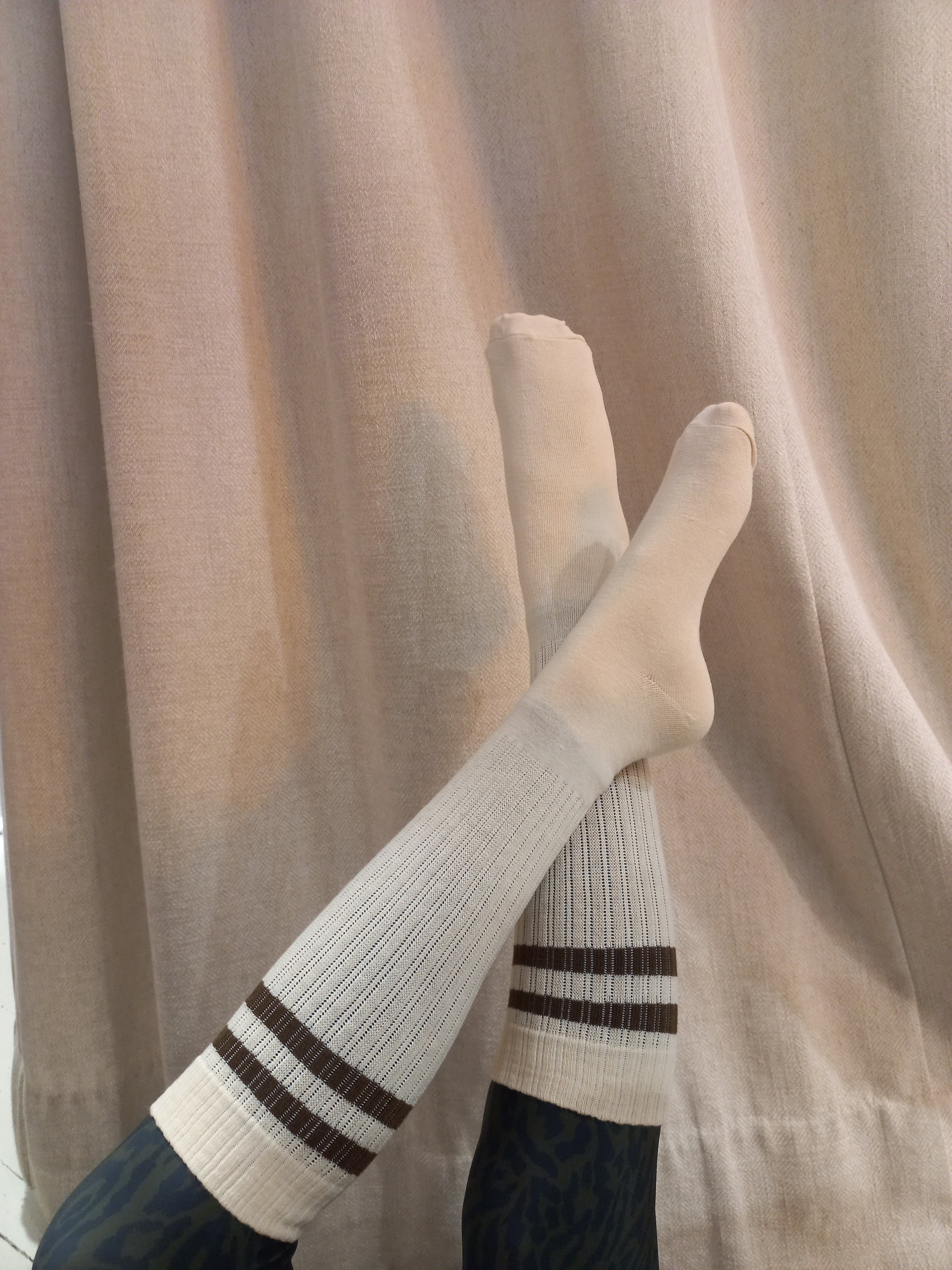 CHAUSSETTES mi-genou crème rayé marron