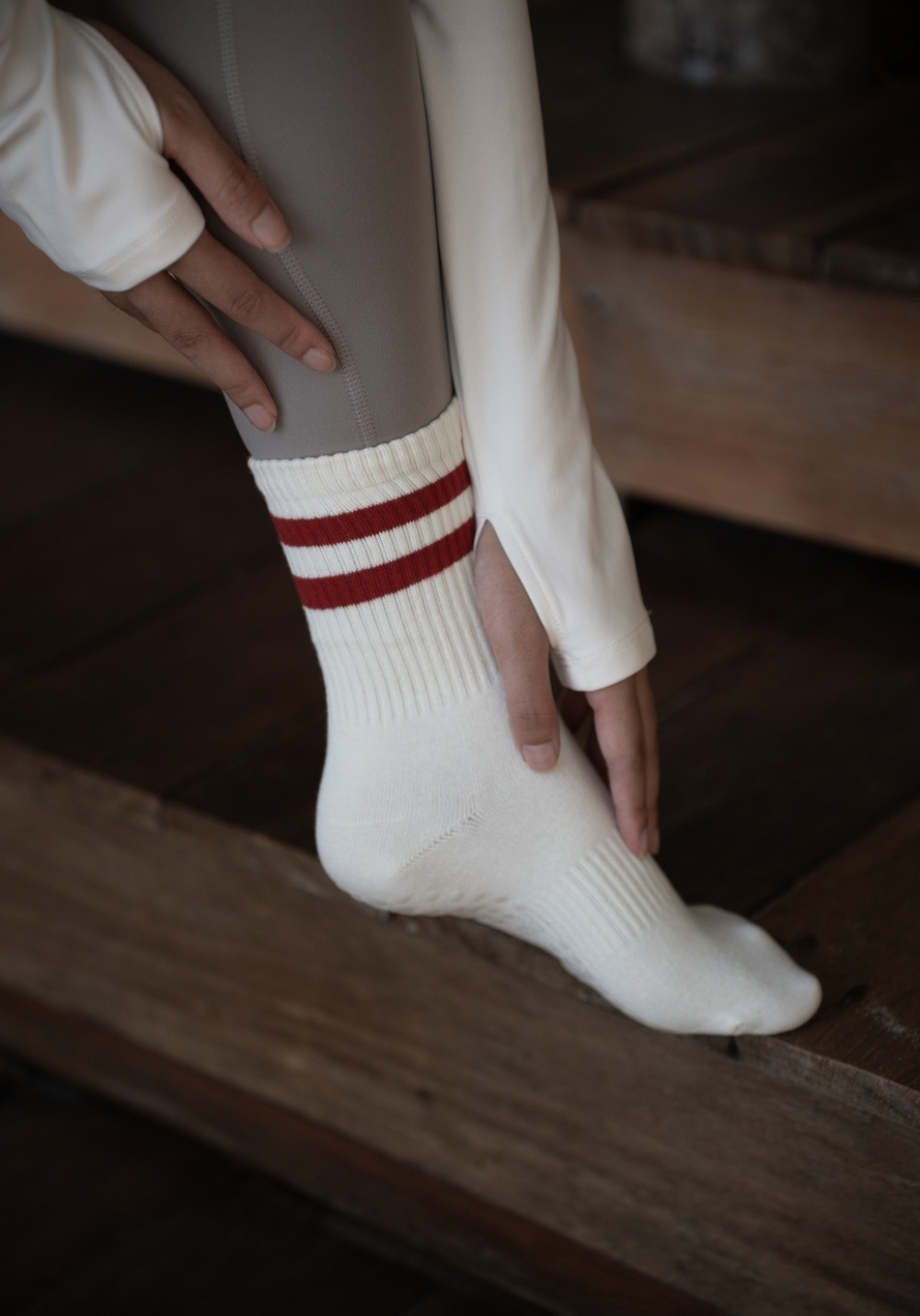 CHAUSSETTES HAUTES ANTI-DÉRAPANTES blanches et rouges