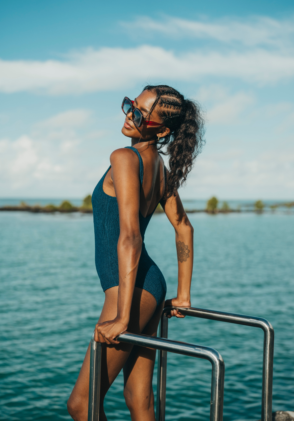 UNE PIÈCE CAMERON SHISEIDO bleu marine TU