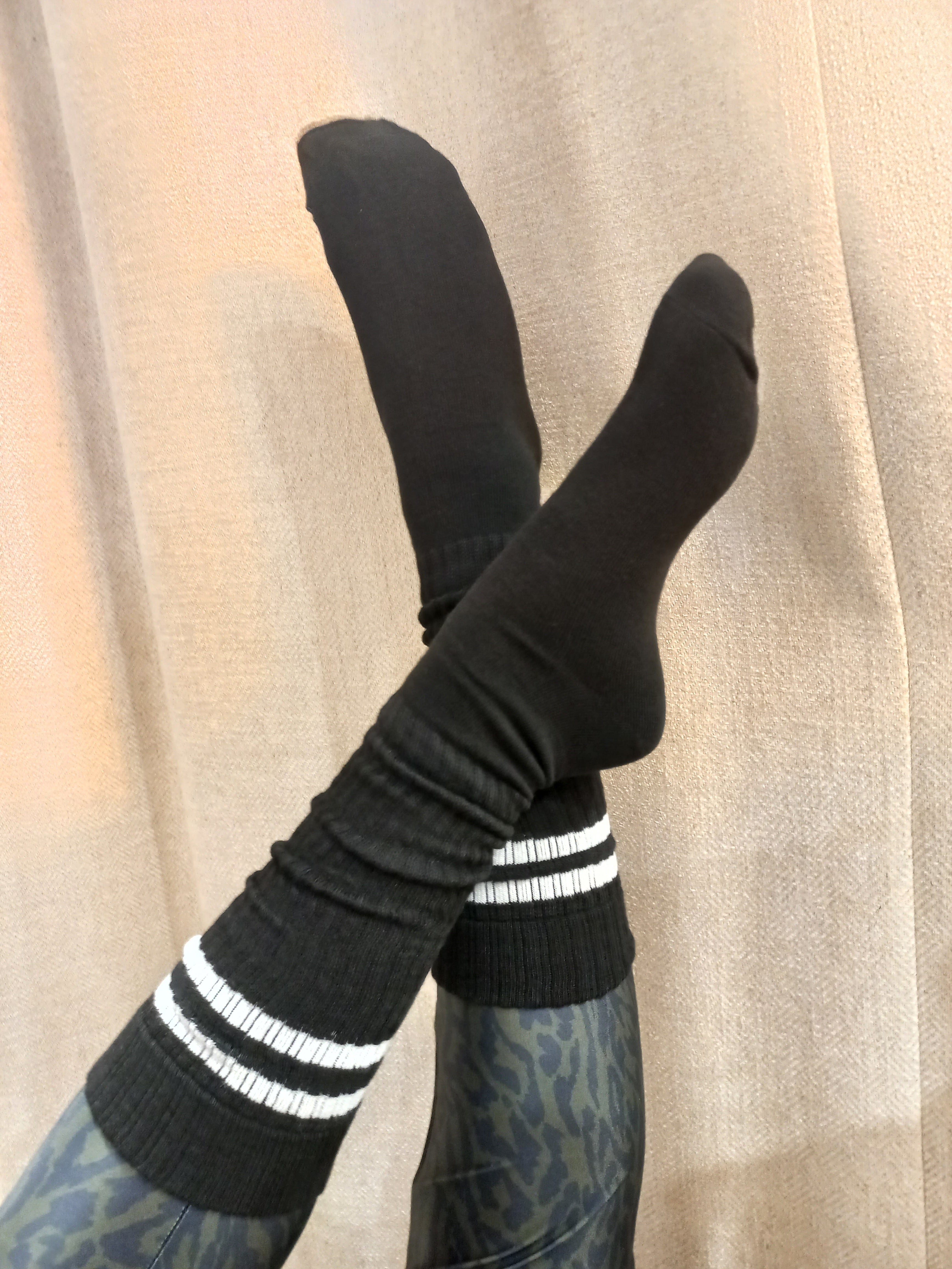 CHAUSSETTES mi-genou noir rayé blanche