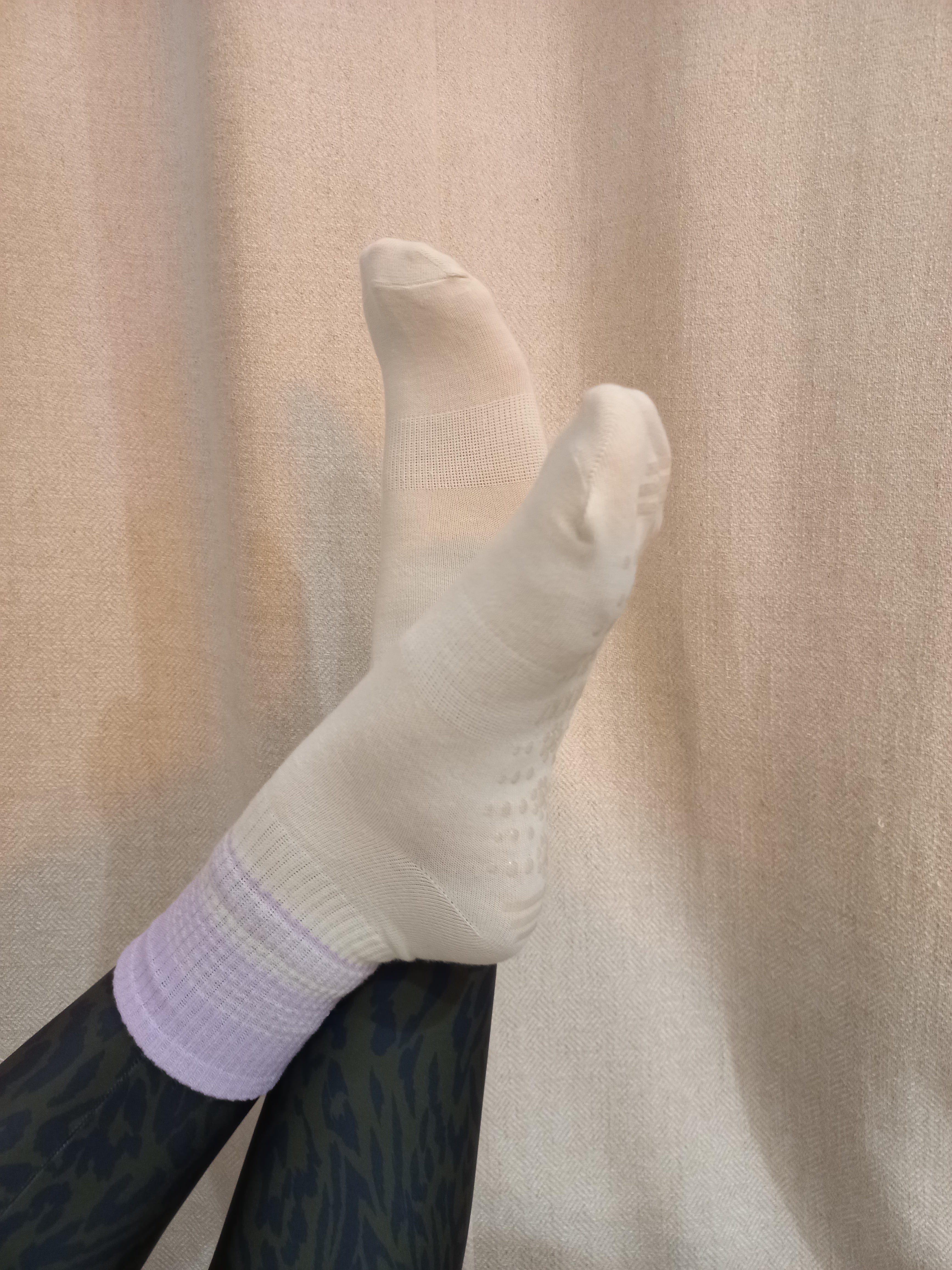 CHAUSSETTES HAUTES crème & violet