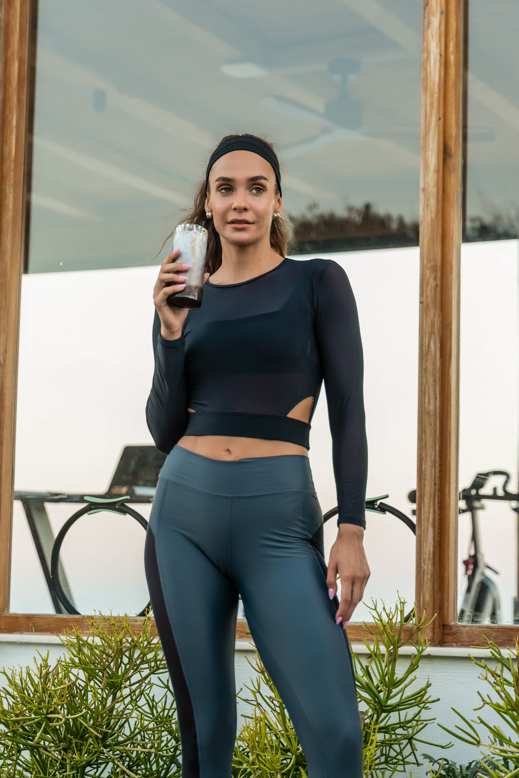 Tee-shirt PHOEBE - Noir [Livraison sous 10 à 15 jours]