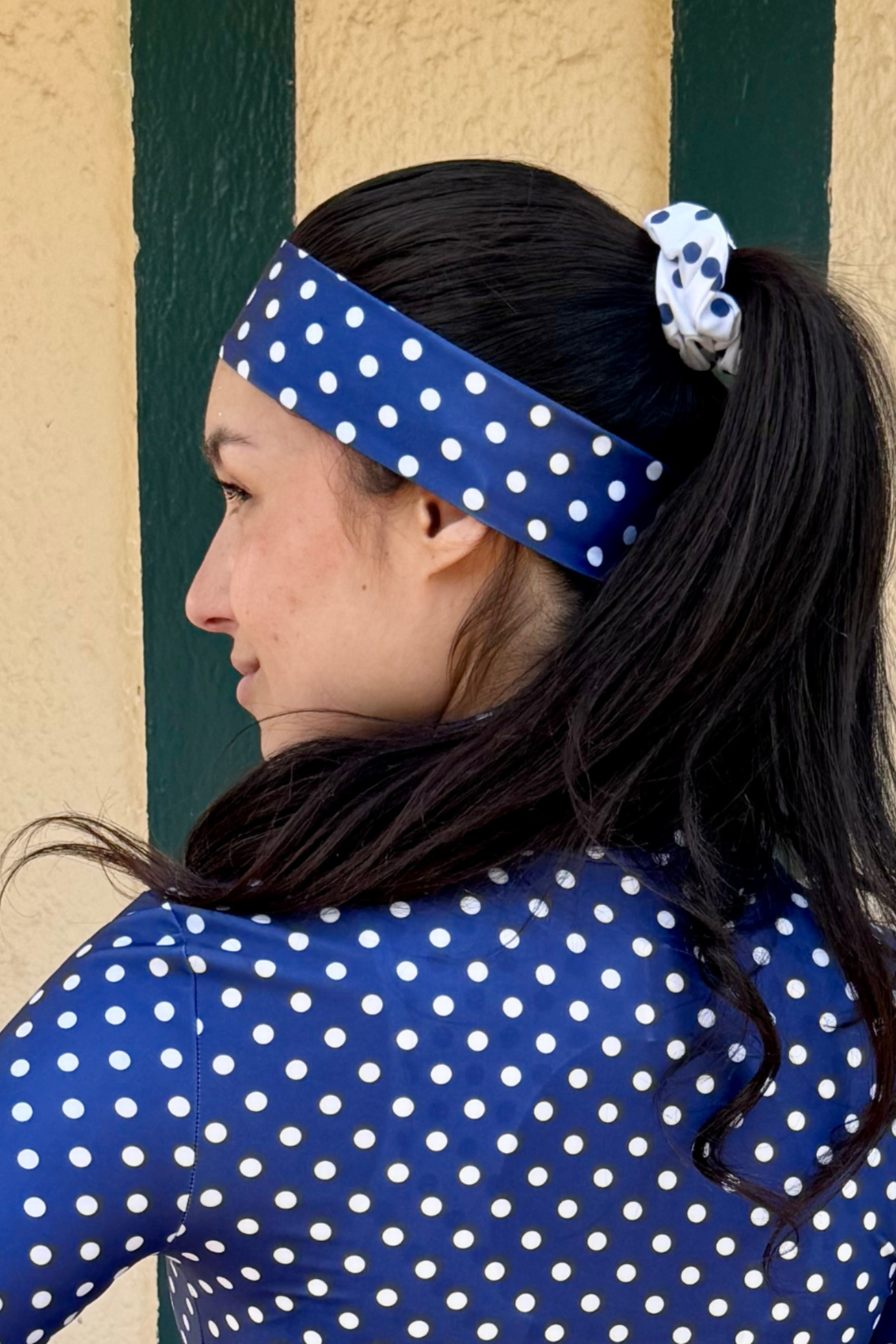 Chouchou blanc à pois bleus