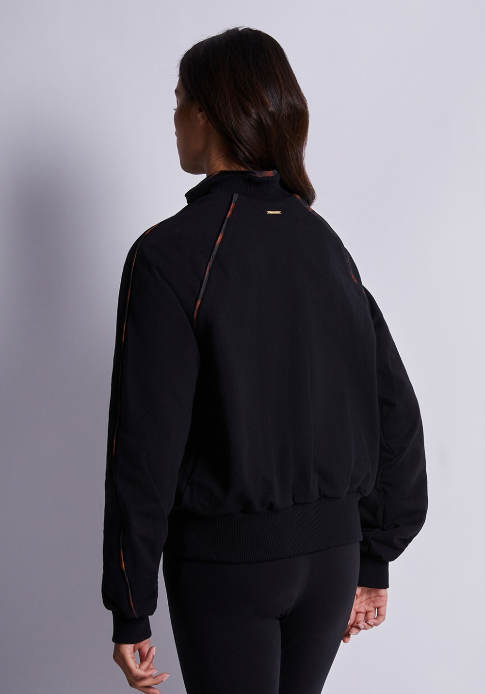 BLACK SWEATSHIRT