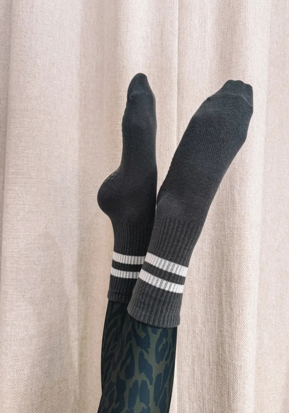 CHAUSSETTES HAUTES ANTI-DÉRAPANTES grises