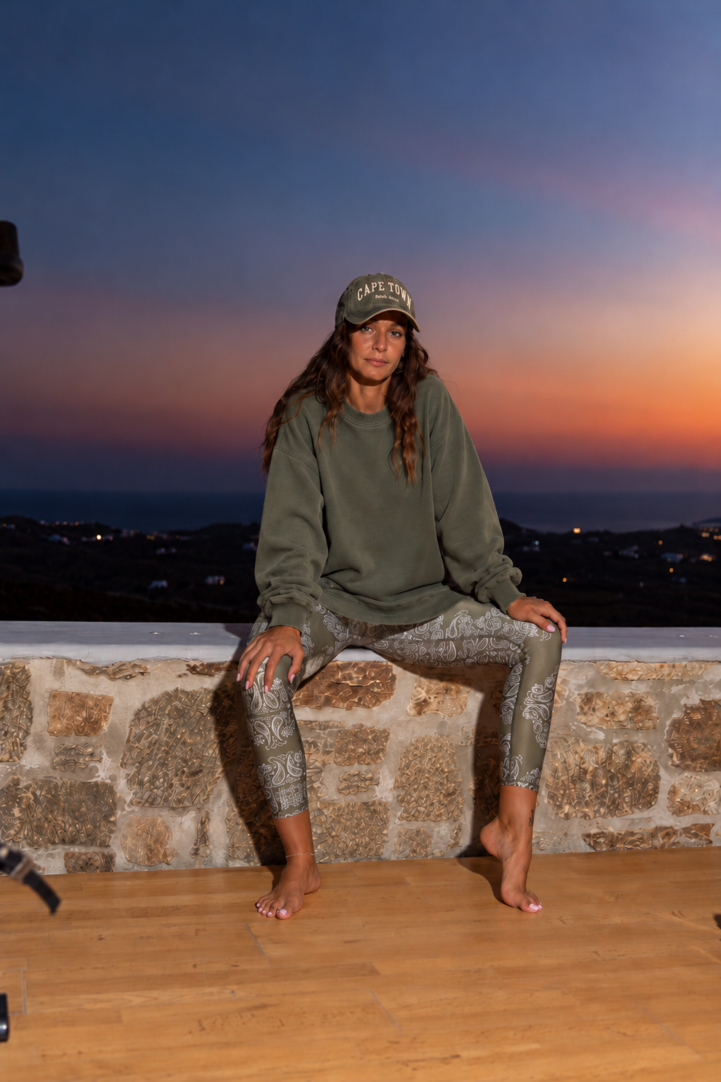 Pull AVA kaki